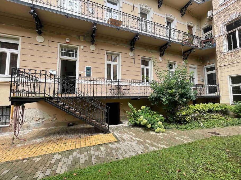 Knezits Spacious Ac Terrace Free Parking Βουδαπέστη Εξωτερικό φωτογραφία
